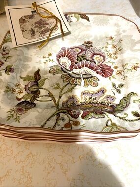 222 Fifth Floral Porcelain salad plates in Green & Purple